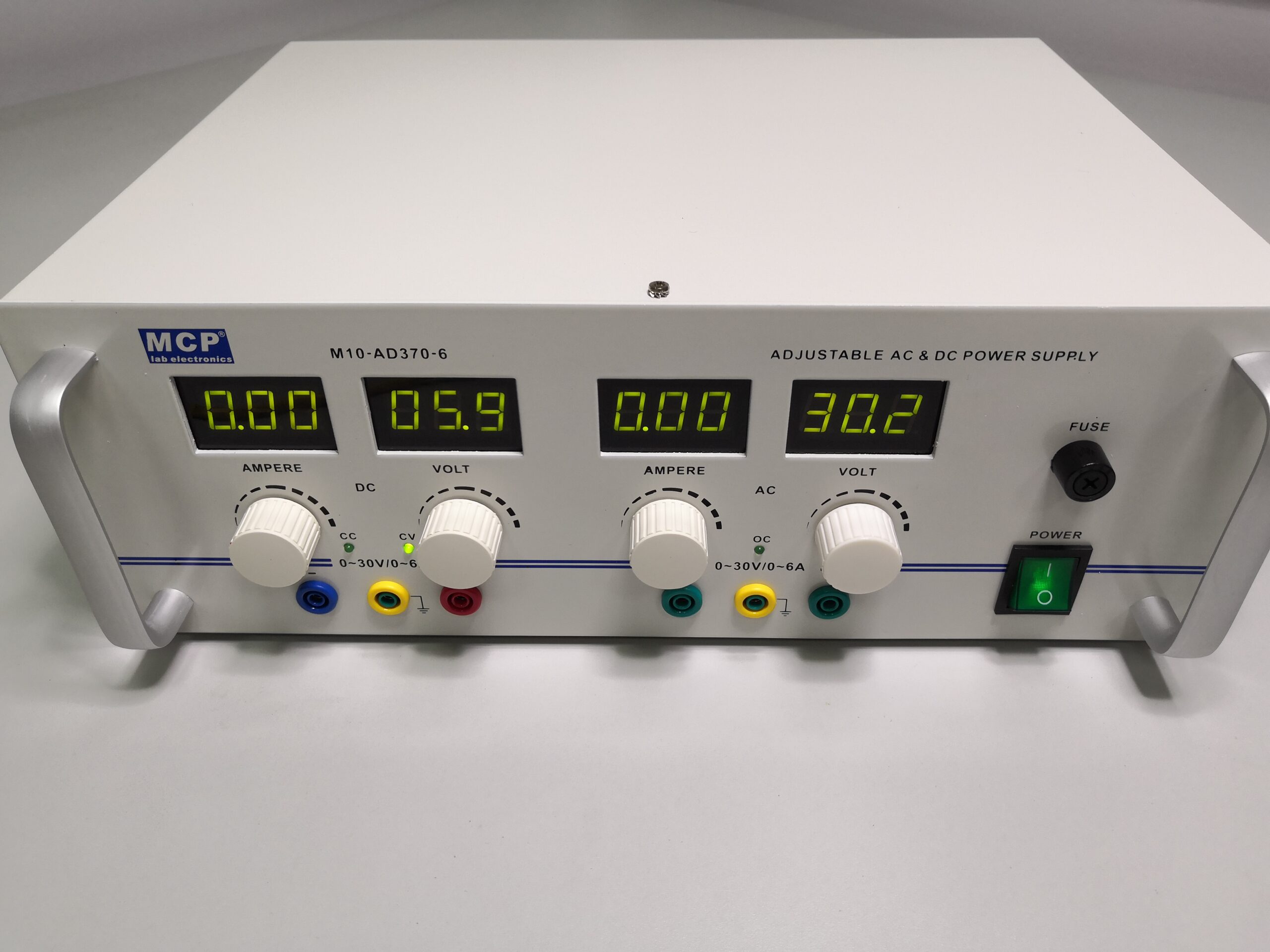 MCP M10-AD370 NDN zasilacz DC AC regulowany izolacja galwaniczna 30V 6A