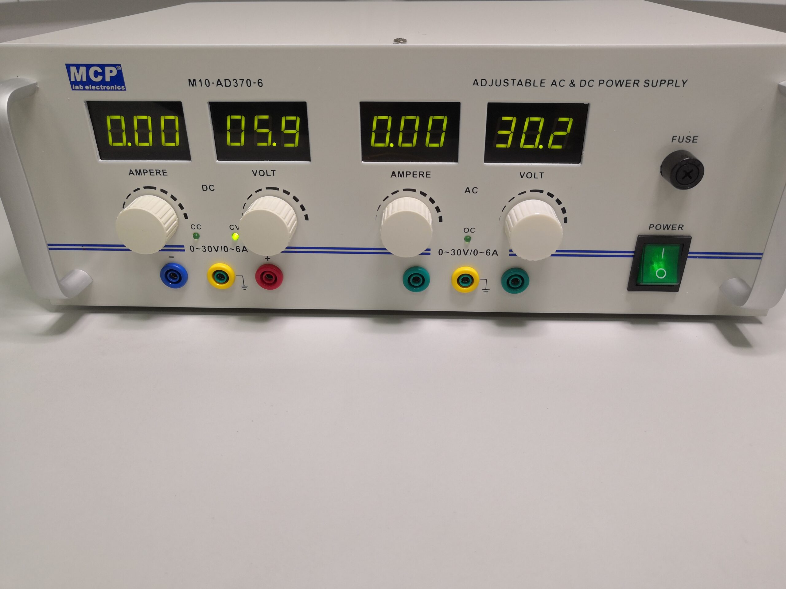 MCP M10-AD370 NDN zasilacz DC AC regulowany izolacja galwaniczna 30V 6A